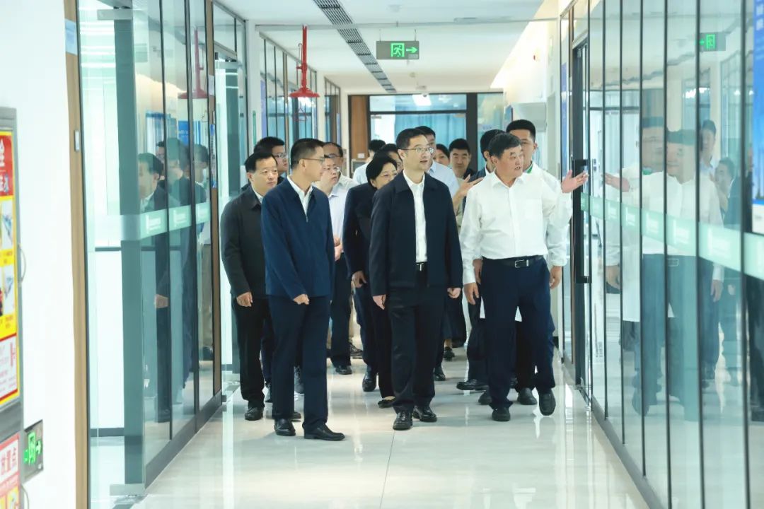 1696901640947415.jpg 640 (3).jpg